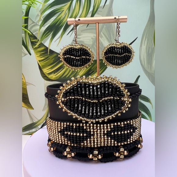 Black & Gold Glam Beaded Lips Bracelet set with Matching Earrings - Picture 4 of 9
